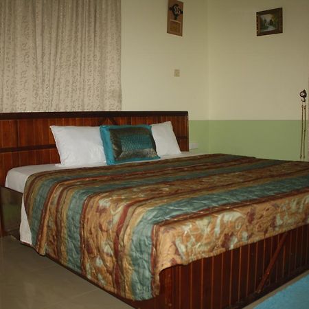 Dokua Royal Hotel Kwabenya Eksteriør bilde