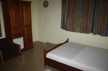 Dokua Royal Hotel Kwabenya Eksteriør bilde